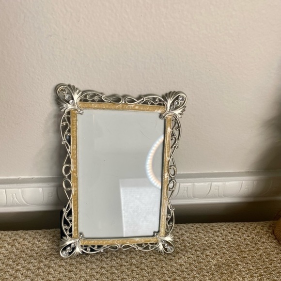 🌸Picture Frame🤍 - Picture 2 of 3